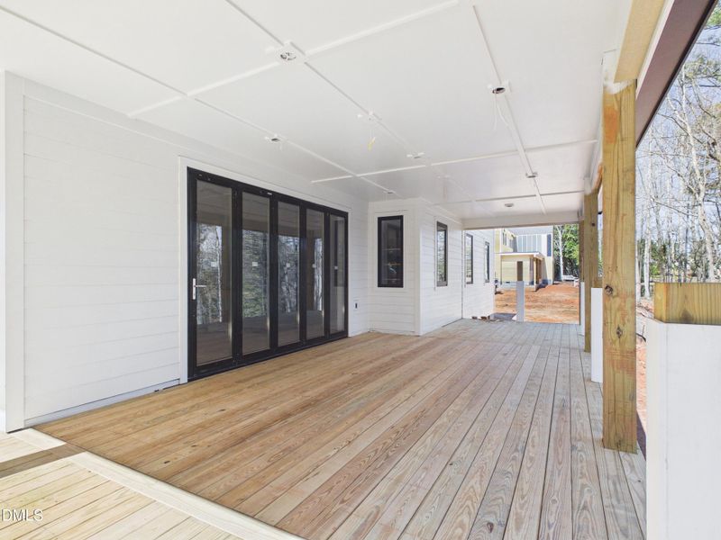 CAM06429G6-PR0005-STILL004