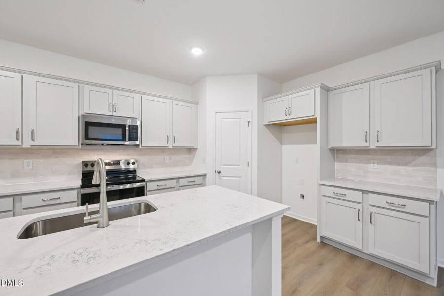 16-web-or-mls-Salers Loop-S1703-016 16-web-or-mls-Salers Loop-S1703-016