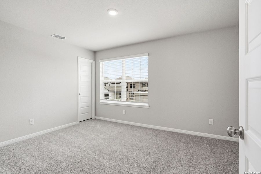 Spacious, unfurnished interior of a new home in Timber Creek, San Antonio (Image 17).
