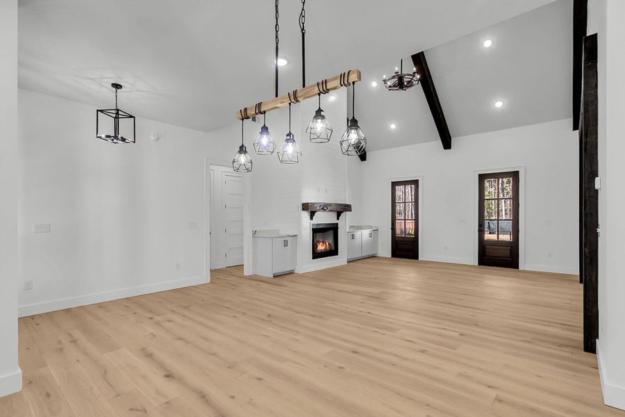 Spacious, unfurnished interior of a new home in , Summerville (Image 22).