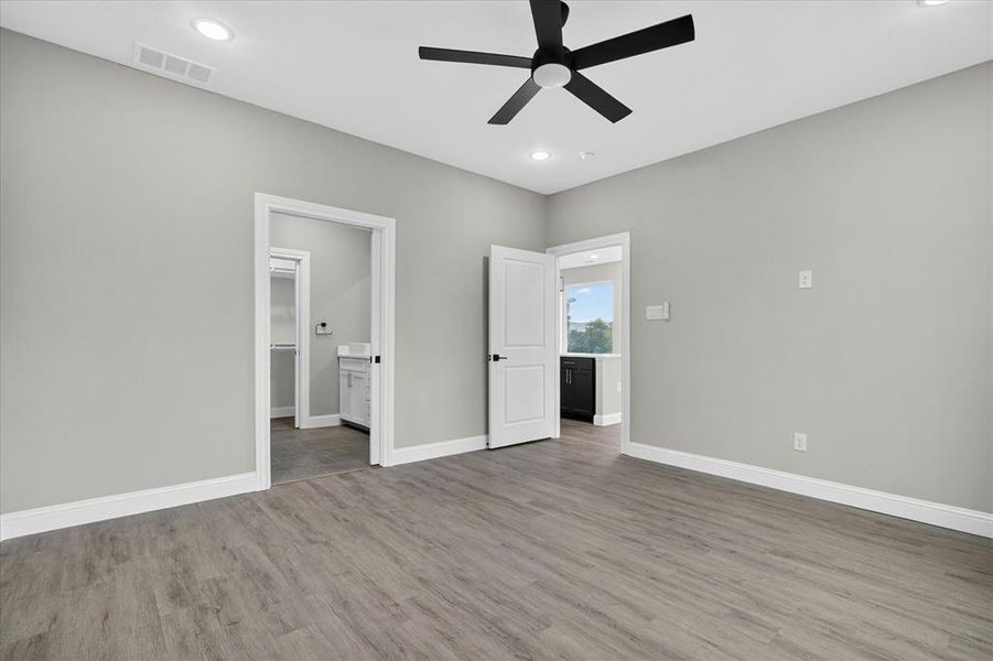 Spacious, unfurnished interior of a new home in , Grand Prairie (Image 26).