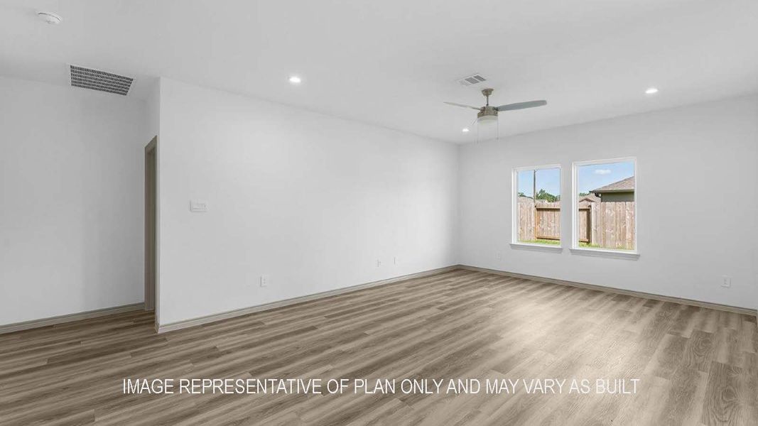 Representative unfurnished interior of a home built from the Midland by D.R. Horton in Springwood, Beaumont (Image 18).