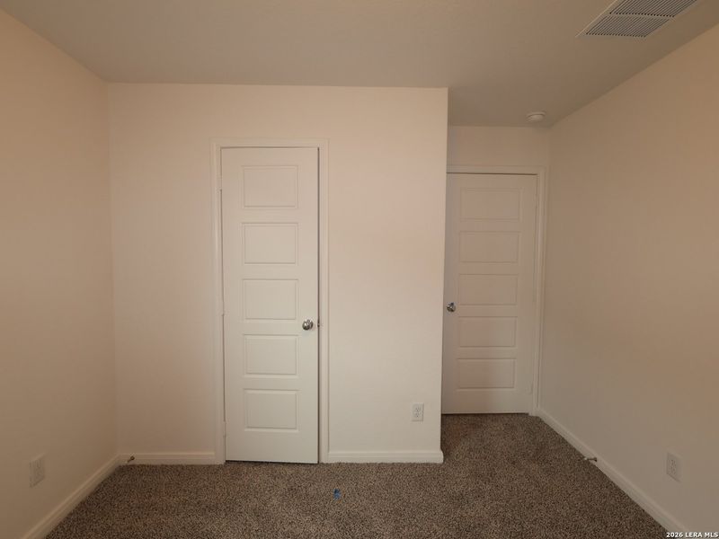Spacious, unfurnished interior of a new home in Agave, San Antonio (Image 17).