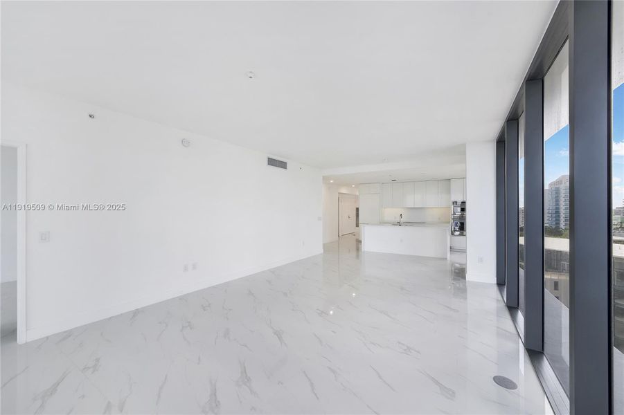 Spacious, unfurnished interior of a new home in , Miami (Image 14).