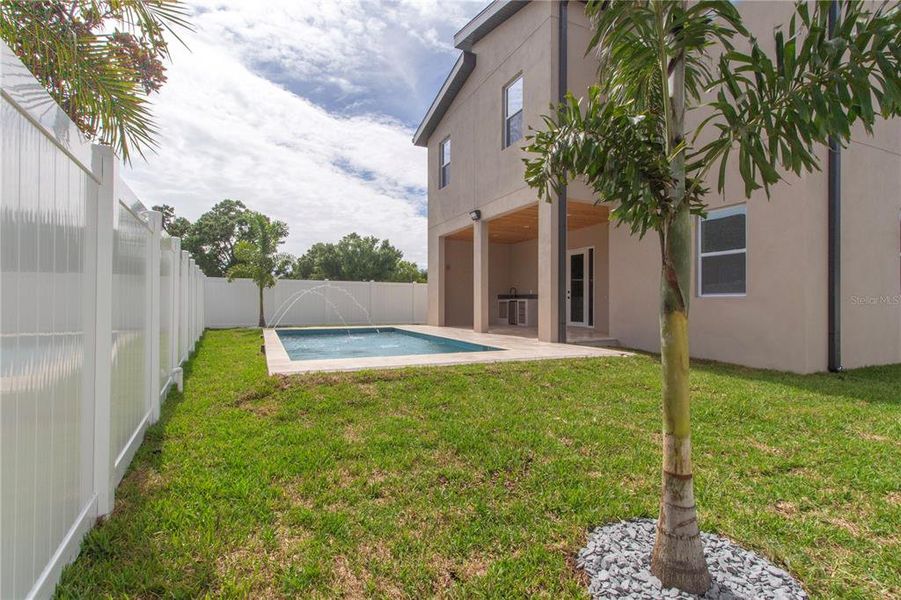 Exterior details and patio area of a home in , Tampa (Image 3).