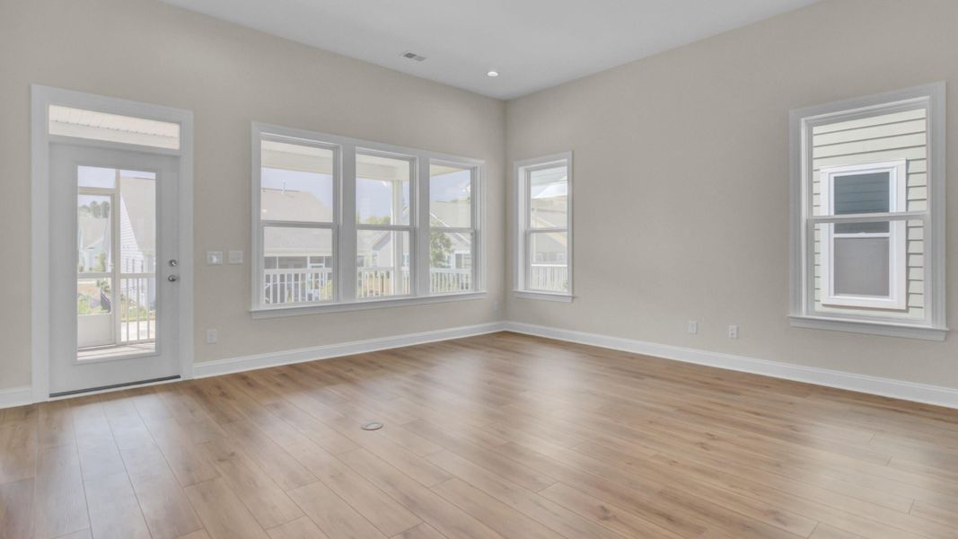 Spacious, unfurnished interior of a new home in Cresswind Charleston, Summerville (Image 16).