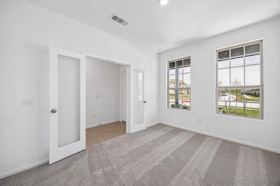 Spacious, unfurnished interior of a new home in Mavera, Conroe (Image 8).