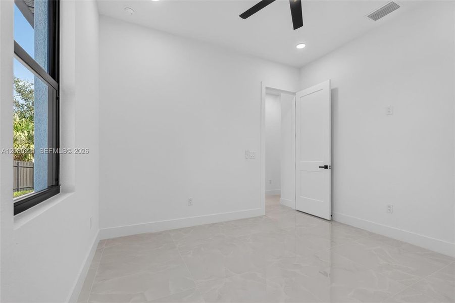 Spacious, unfurnished interior of a new home in , Cape Coral (Image 22).