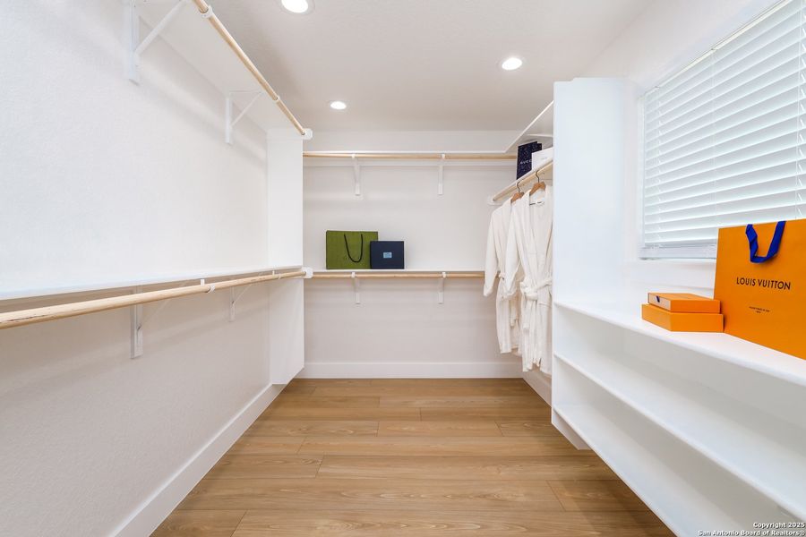 Spacious, unfurnished interior of a new home in , Poteet (Image 20).