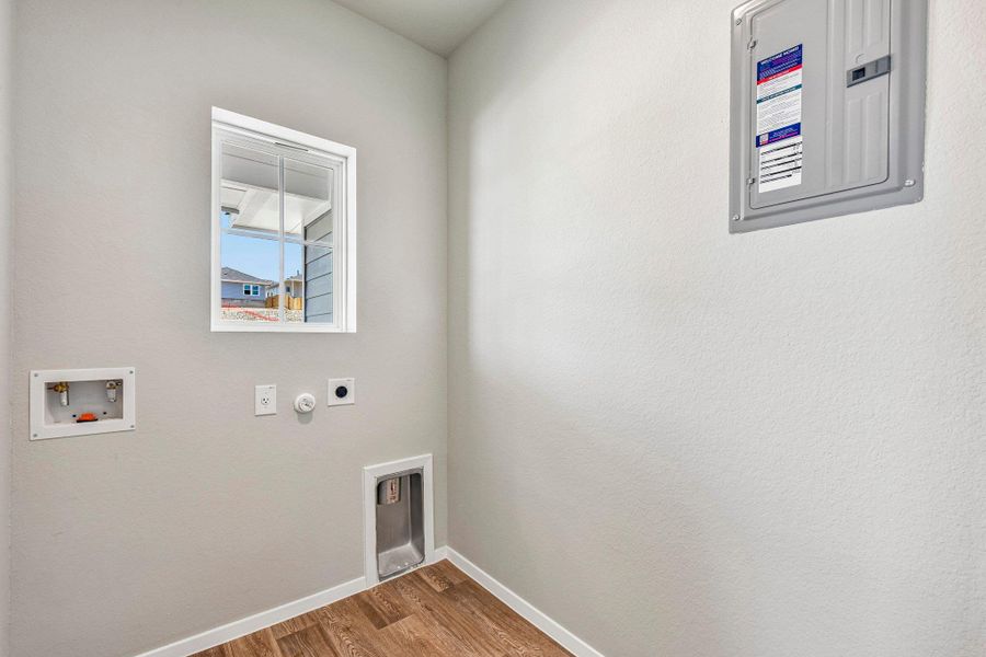 Spacious, unfurnished interior of a new home in Cloverleaf, Austin (Image 24).
