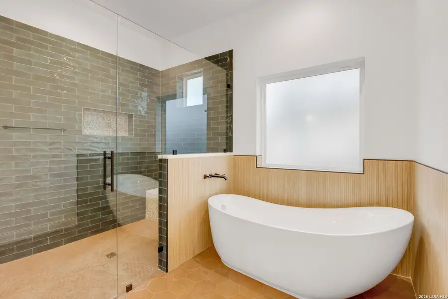 Furnished interior view inside a new home in , Bandera (Image 11).