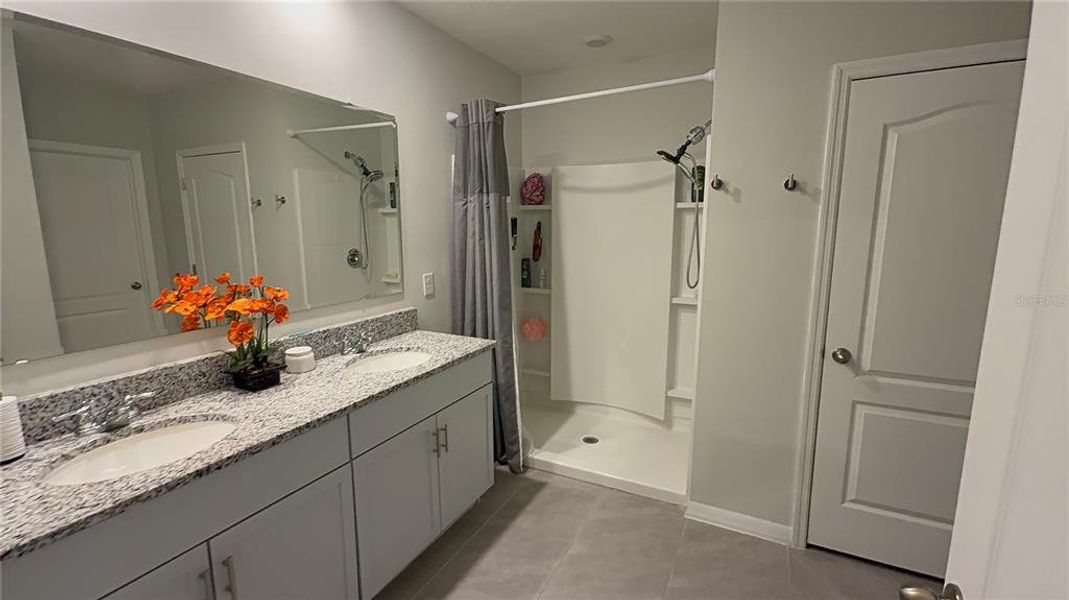 Furnished interior view inside a new home in , Kissimmee (Image 8).