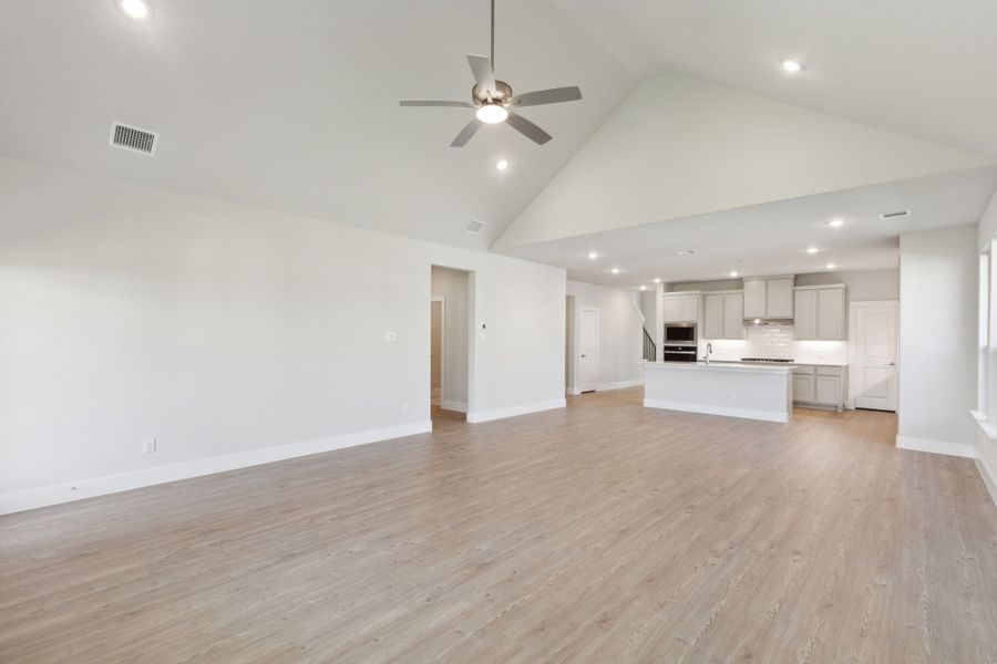 Representative unfurnished interior of a home built from the Dove by Centre Living Homes in Dove Hollow, Waxahachie (Image 47).