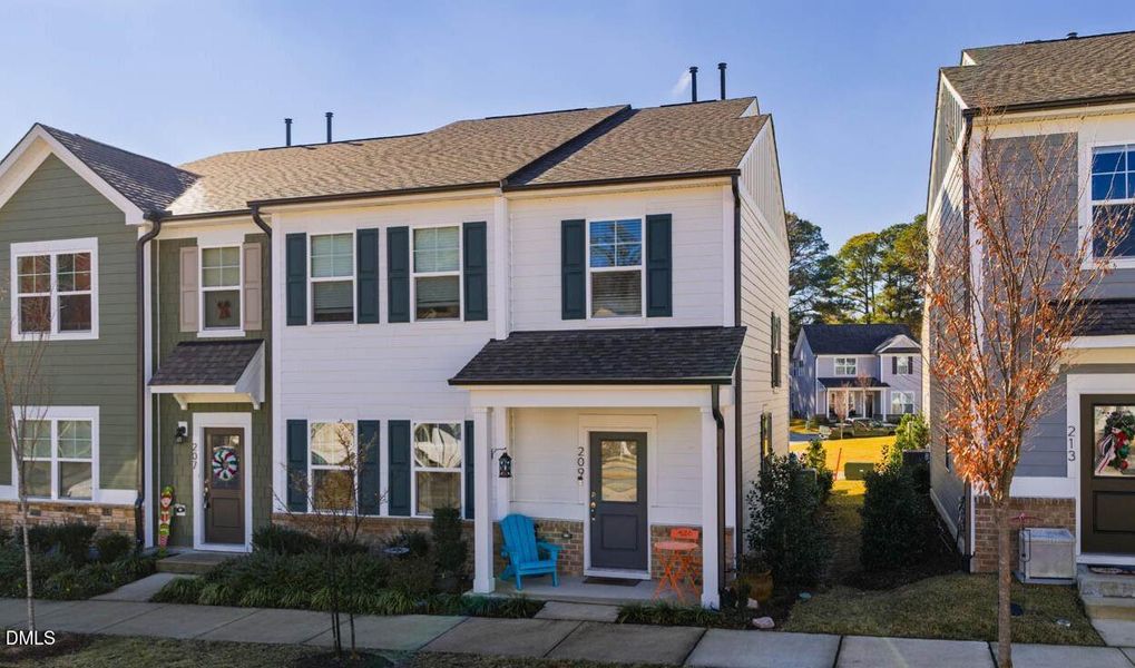 209ParkerStationAve-01911