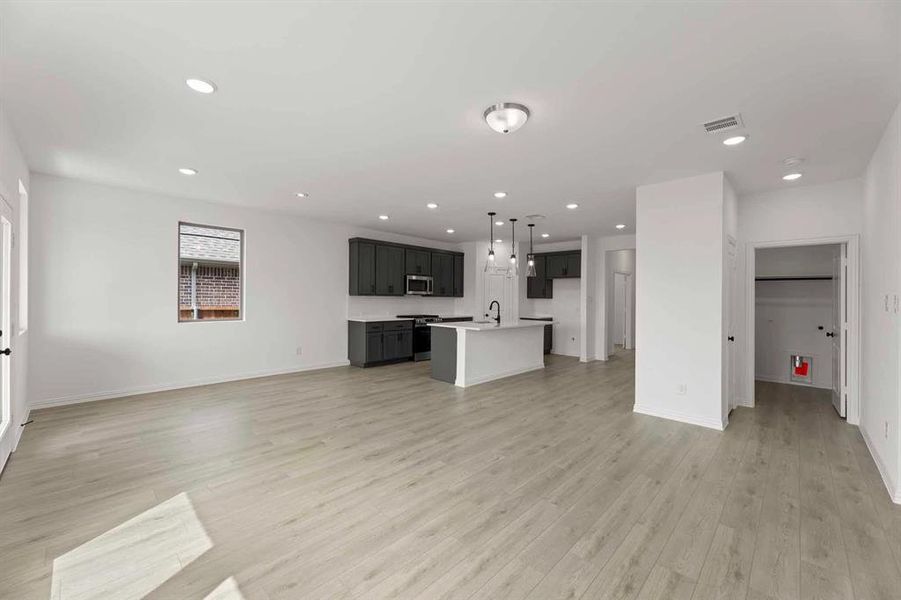 Image 27 of a home in Gateway Parks. Image 27 of a home in Gateway Parks.