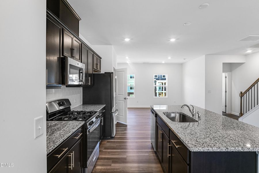 SUN_Stoneriver_Pic_Colton_Kitchen_1of7