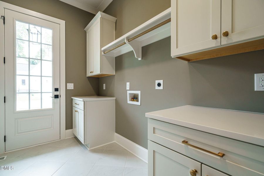 021-1920x1080-laundry-room