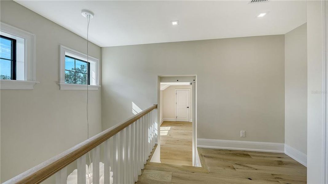 Spacious, unfurnished interior of a new home in , Sarasota (Image 47).