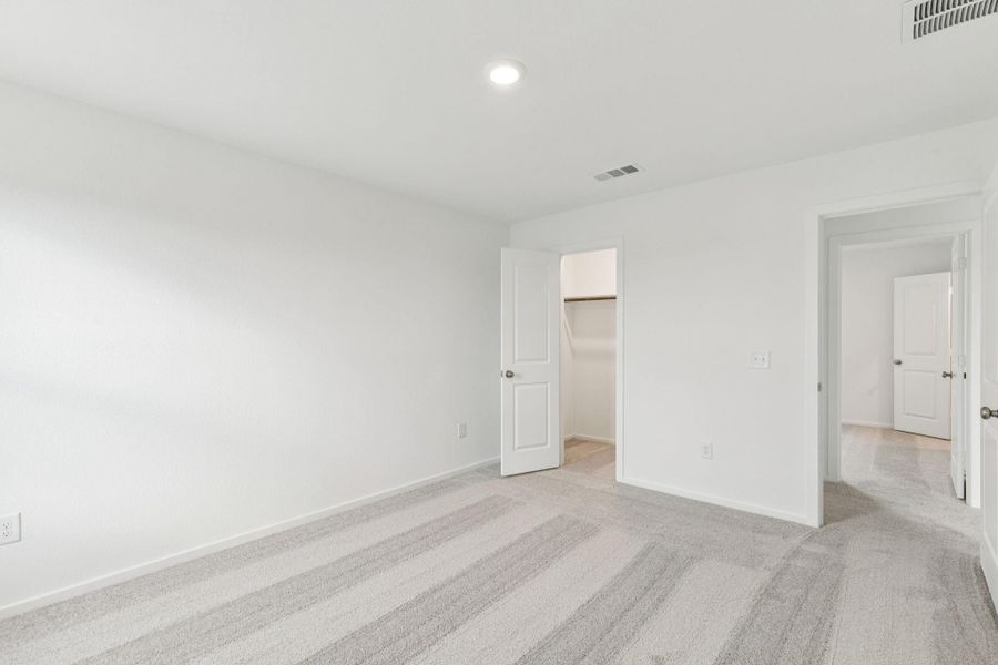 Spacious, unfurnished interior of a new home in Mavera, Conroe (Image 22).