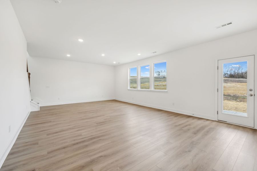 Spacious, unfurnished interior of a new home in Willow Landing, Mount Juliet (Image 16).