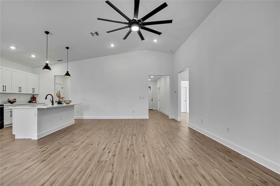 Spacious, unfurnished interior of a new home in , Spring Hill (Image 22).