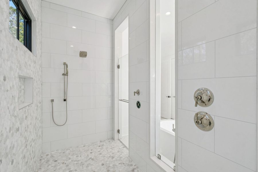 Image 86 of a home in .