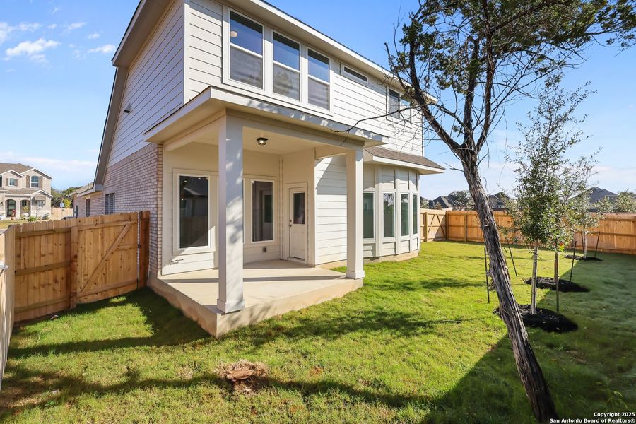 Exterior details and patio area of a home in Davis Ranch, San Antonio (Image 19).