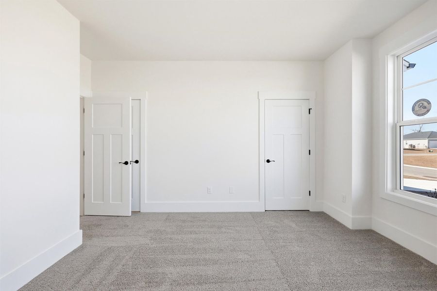 Spacious, unfurnished interior of a new home in Oak Hollow, Longs (Image 17).
