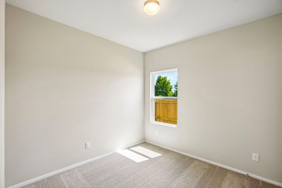 Spacious, unfurnished interior of a new home in Mustang Meadows, Waller (Image 16).