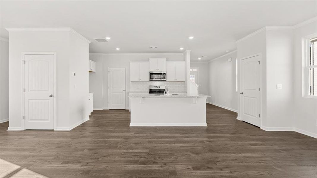 Spacious, unfurnished interior of a new home in Parkside at Carter Grove, Cartersville (Image 13).
