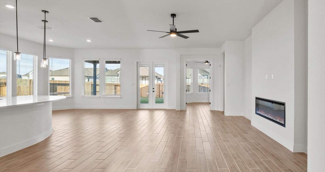 Spacious, unfurnished interior of a new home in Village at Three Oaks, Seguin (Image 16). Spacious, unfurnished interior of a new home in Village at Three Oaks, Seguin (Image 16).