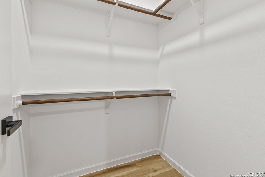 Spacious, unfurnished interior of a new home in , La Vernia (Image 12).