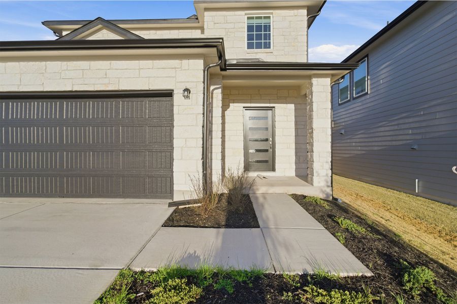 Exterior details and patio area of a home in Cool Water, Jarrell (Image 3).