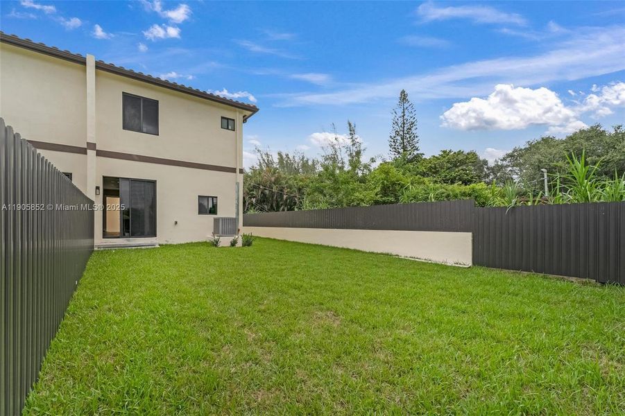 Exterior details and patio area of a home in , Miami (Image 42).
