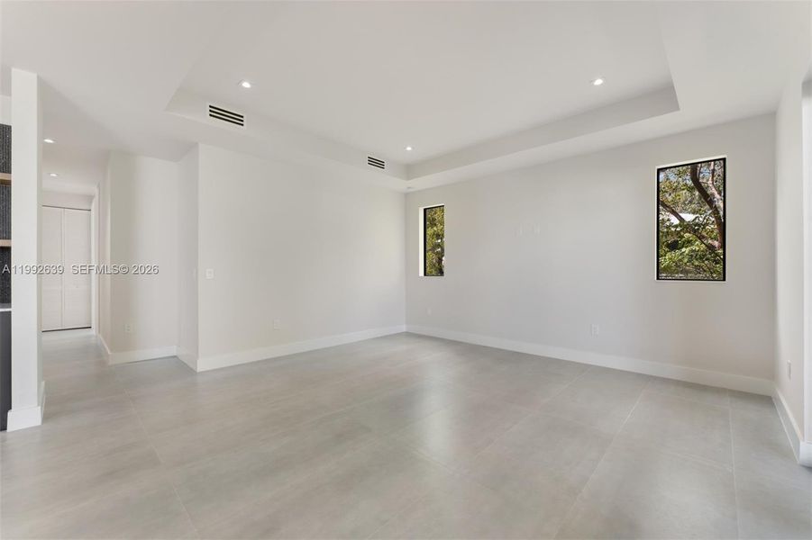Spacious, unfurnished interior of a new home in , Key Largo (Image 24).