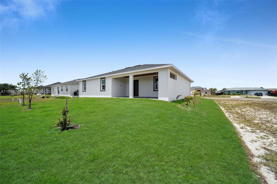 Exterior details and patio area of a home in , Cape Coral (Image 25).