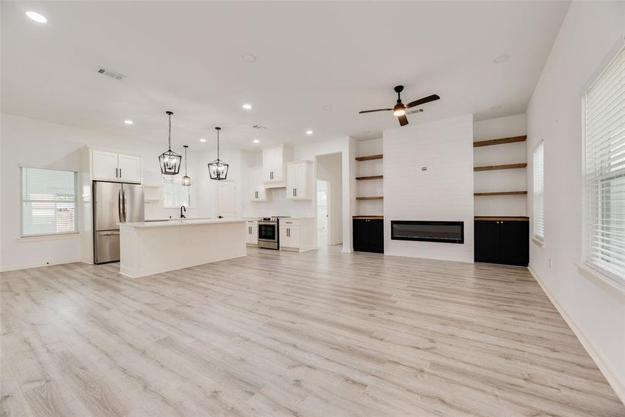 Spacious, unfurnished interior of a new home in , Fort Worth (Image 11).