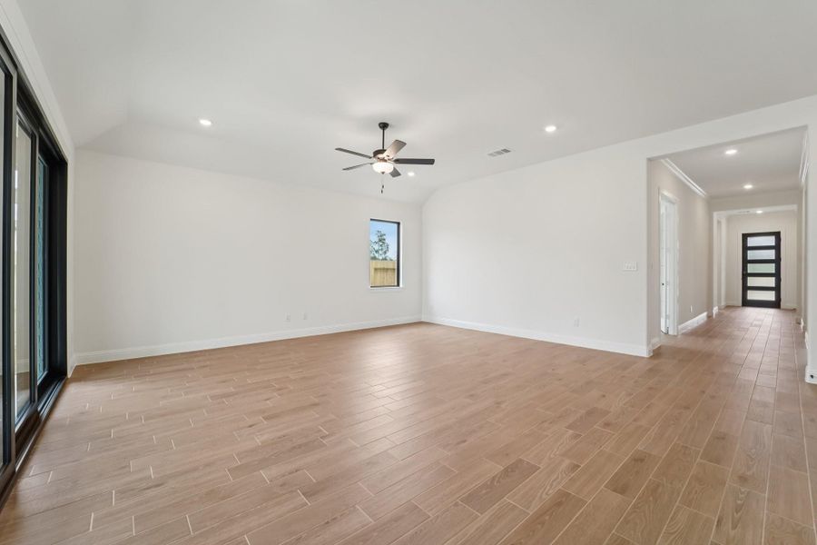 Spacious, unfurnished interior of a new home in Evergreen 55', Conroe (Image 45).
