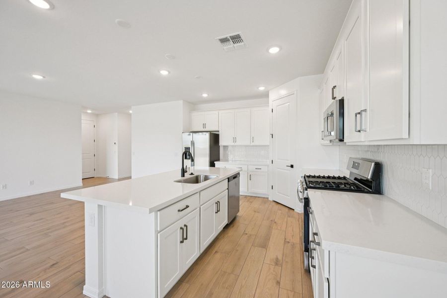 12-web-or-mls-77th Dr-S1403-012