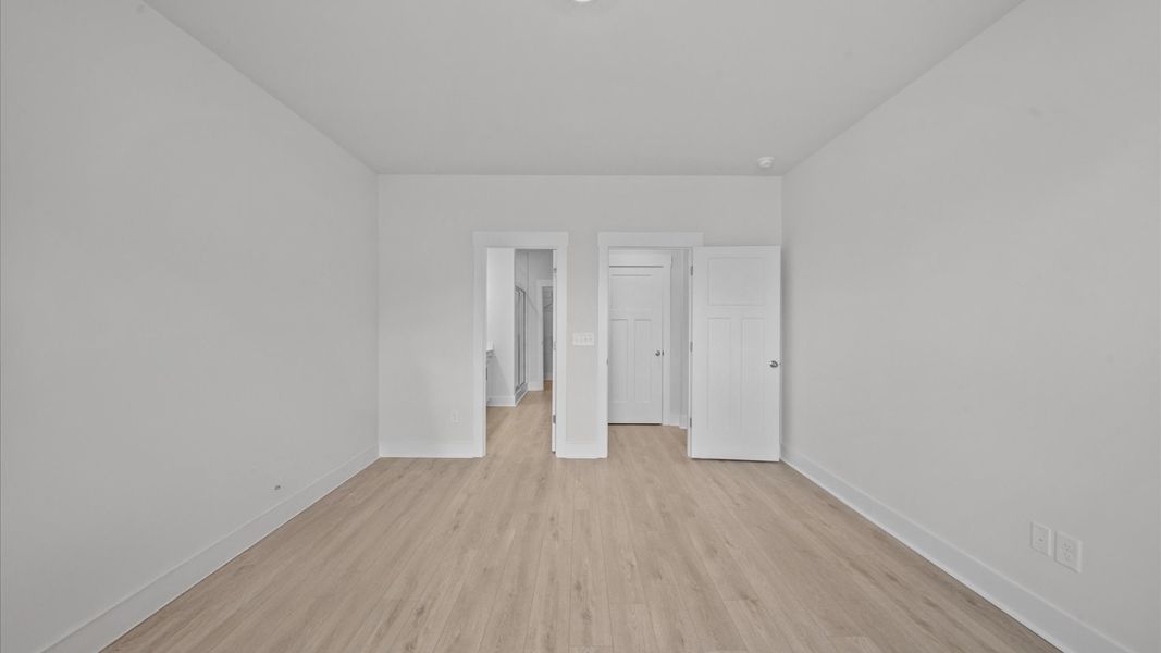 Desirable primary suite layout with spacious en suite bath in a proven, established community Desirable primary suite layout with spacious en suite bath in a proven, established community