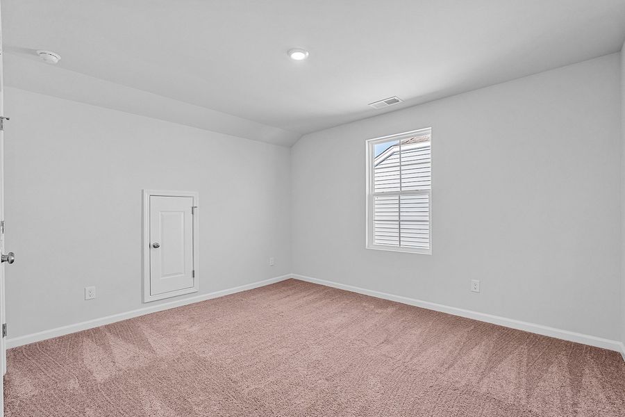 Spacious, unfurnished interior of a new home in Fieldstone, Lexington (Image 31).