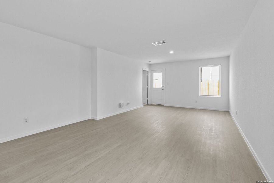 Spacious, unfurnished interior of a new home in Spring Grove, St. Hedwig (Image 21).