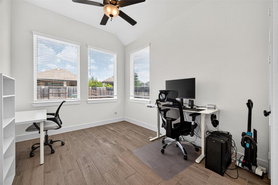 Furnished interior view inside a new home in , Iowa Colony (Image 25).