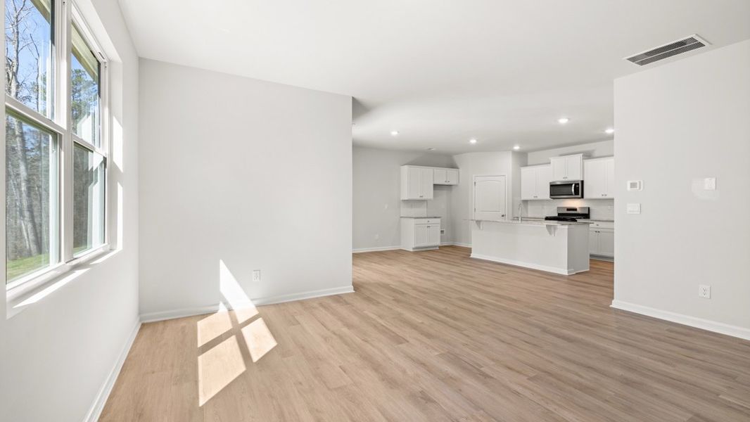 Spacious, unfurnished interior of a new home in South Wind, Union City (Image 20).