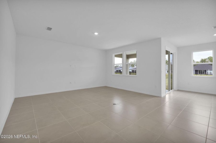 Spacious, unfurnished interior of a new home in Hyland Trail, Green Cove Springs (Image 16).