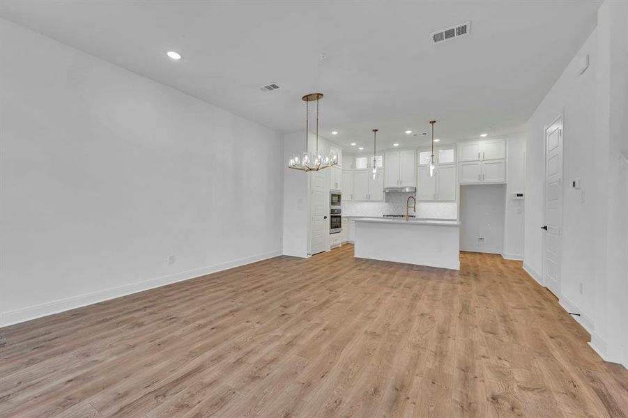 Spacious, unfurnished interior of a new home in Hillside at Las Colinas, Irving (Image 27). Spacious, unfurnished interior of a new home in Hillside at Las Colinas, Irving (Image 27).