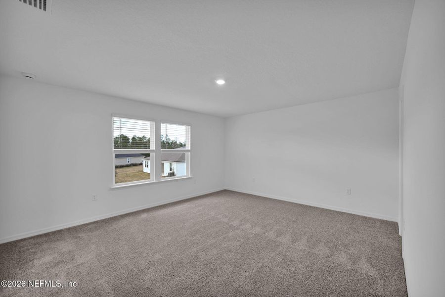 Spacious, unfurnished interior of a new home in Hyland Trail, Green Cove Springs (Image 37).