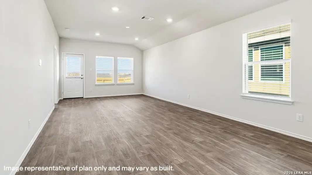 Spacious, unfurnished interior of a new home in Stonehill, San Antonio (Image 22).