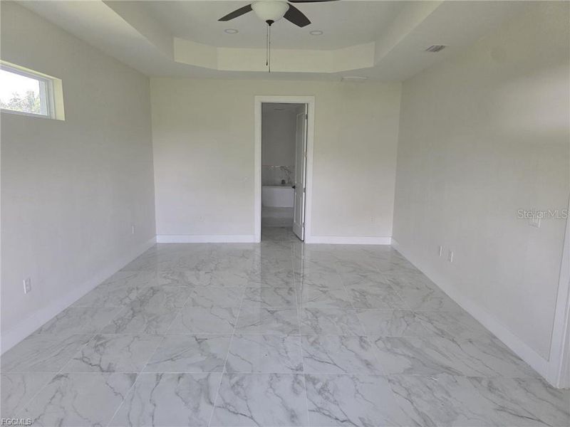 Spacious, unfurnished interior of a new home in , Fort Myers (Image 13).
