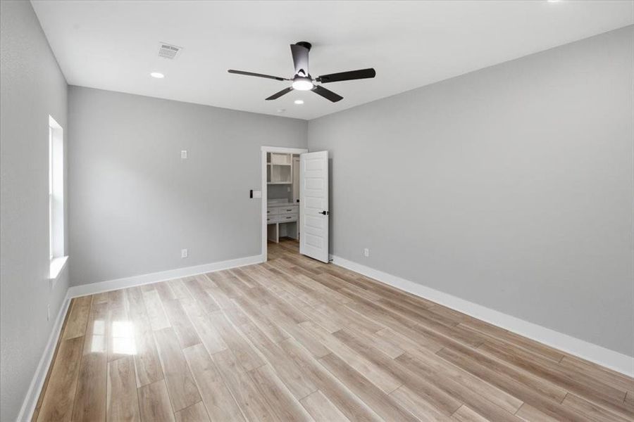 Spacious, unfurnished interior of a new home in , Woodway (Image 29). Spacious, unfurnished interior of a new home in , Woodway (Image 29).
